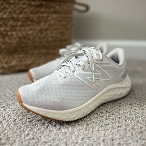 New balance tennis shoes